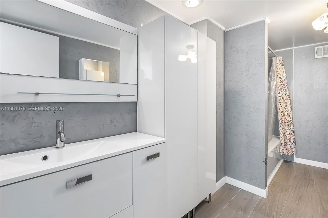 1833 S Ocean Dr, Unit 1407, Hallandale Beach, FL 33009 Photo