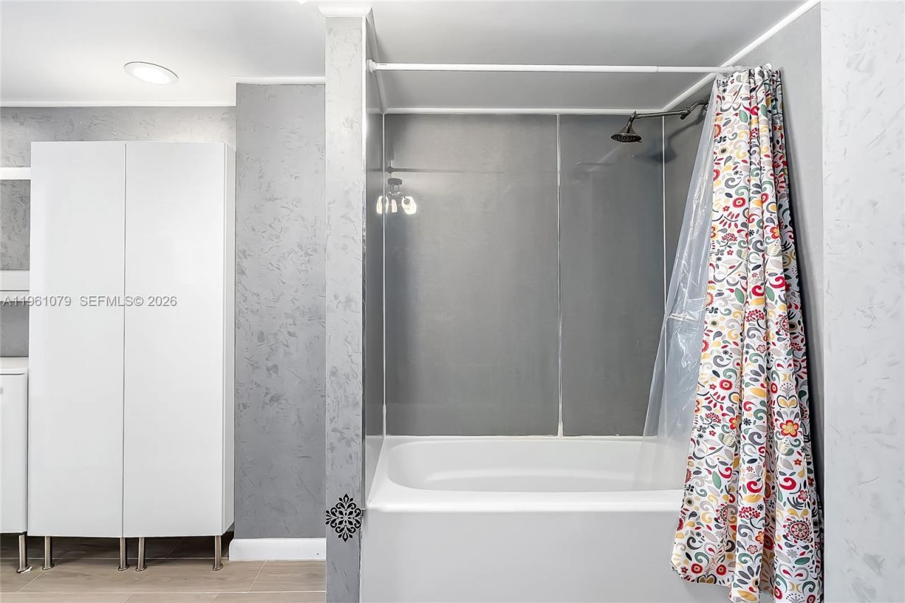 1833 S Ocean Dr, Unit 1407, Hallandale Beach, FL 33009 Photo