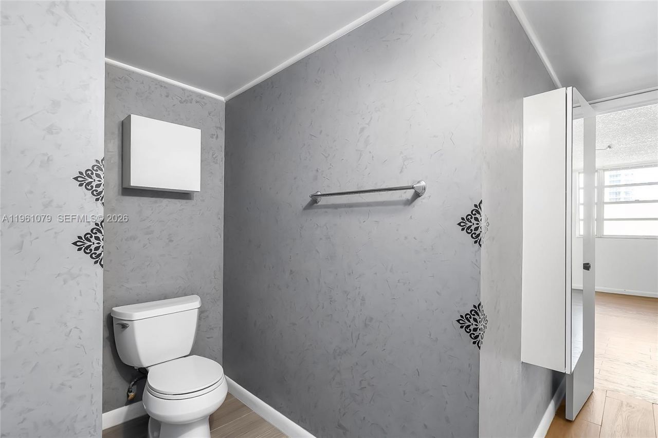 1833 S Ocean Dr, Unit 1407, Hallandale Beach, FL 33009 Photo