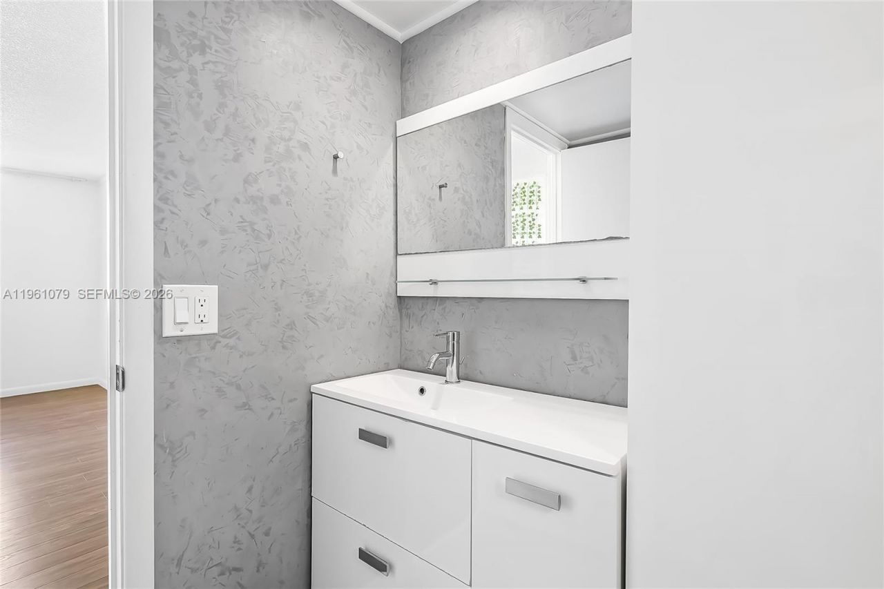 1833 S Ocean Dr, Unit 1407, Hallandale Beach, FL 33009 Photo