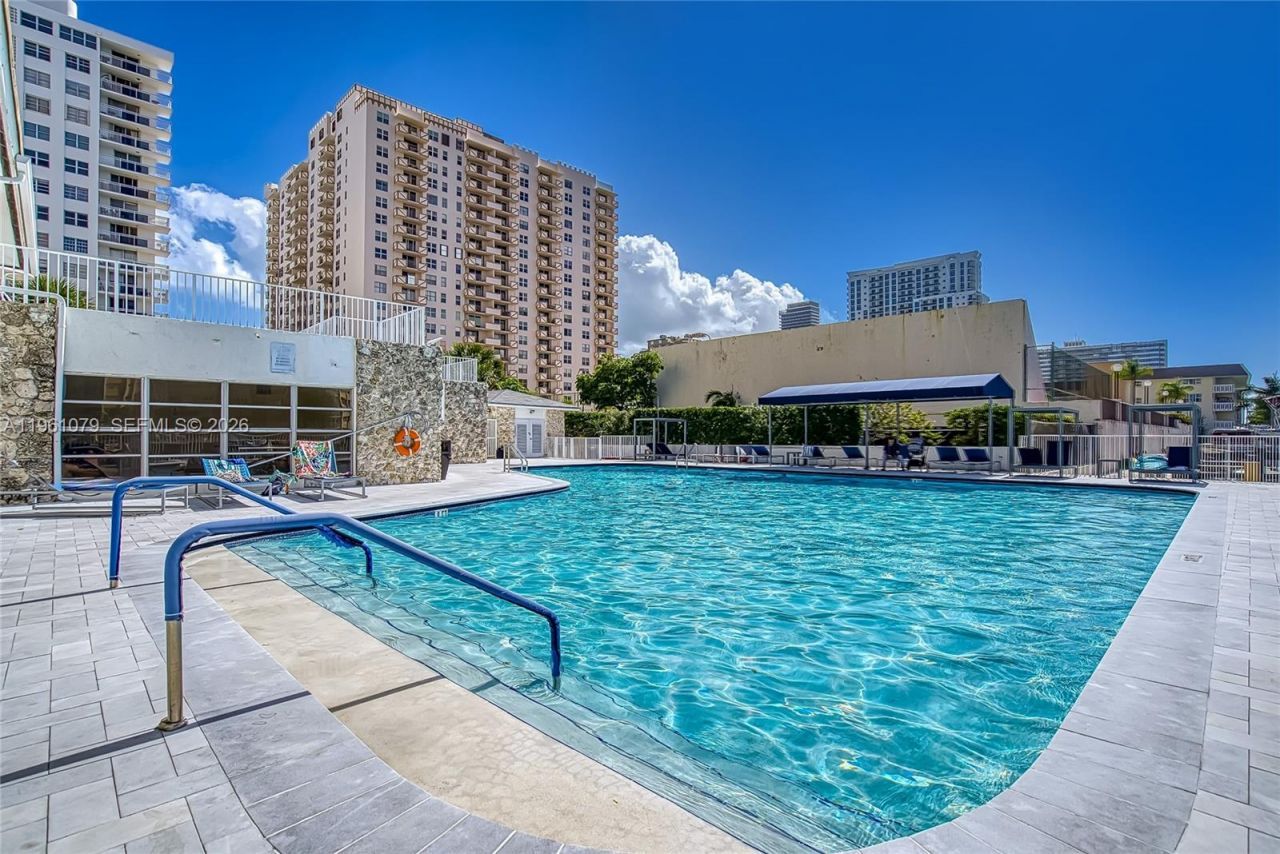1833 S Ocean Dr, Unit 1407, Hallandale Beach, FL 33009 Photo