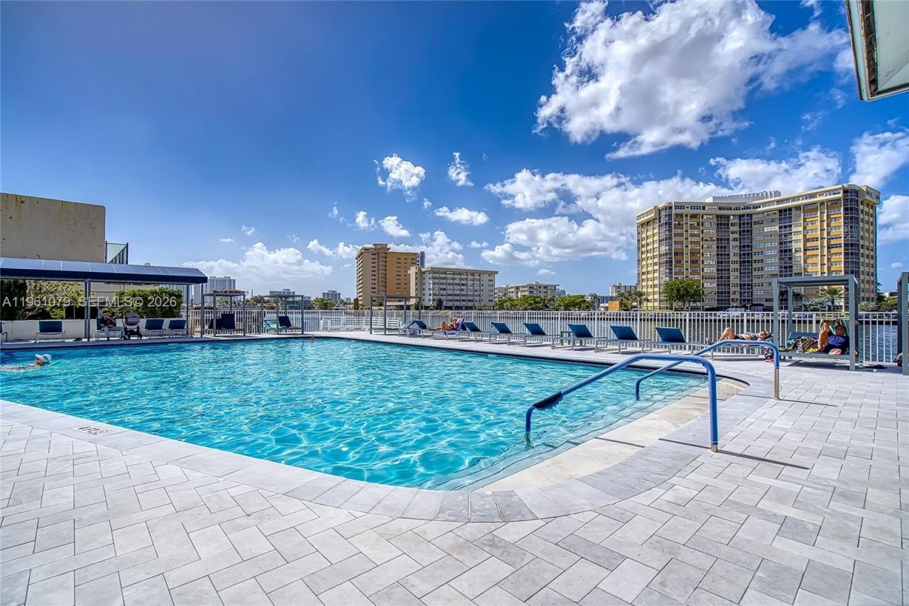 1833 S Ocean Dr, Unit 1407, Hallandale Beach, FL 33009 Photo