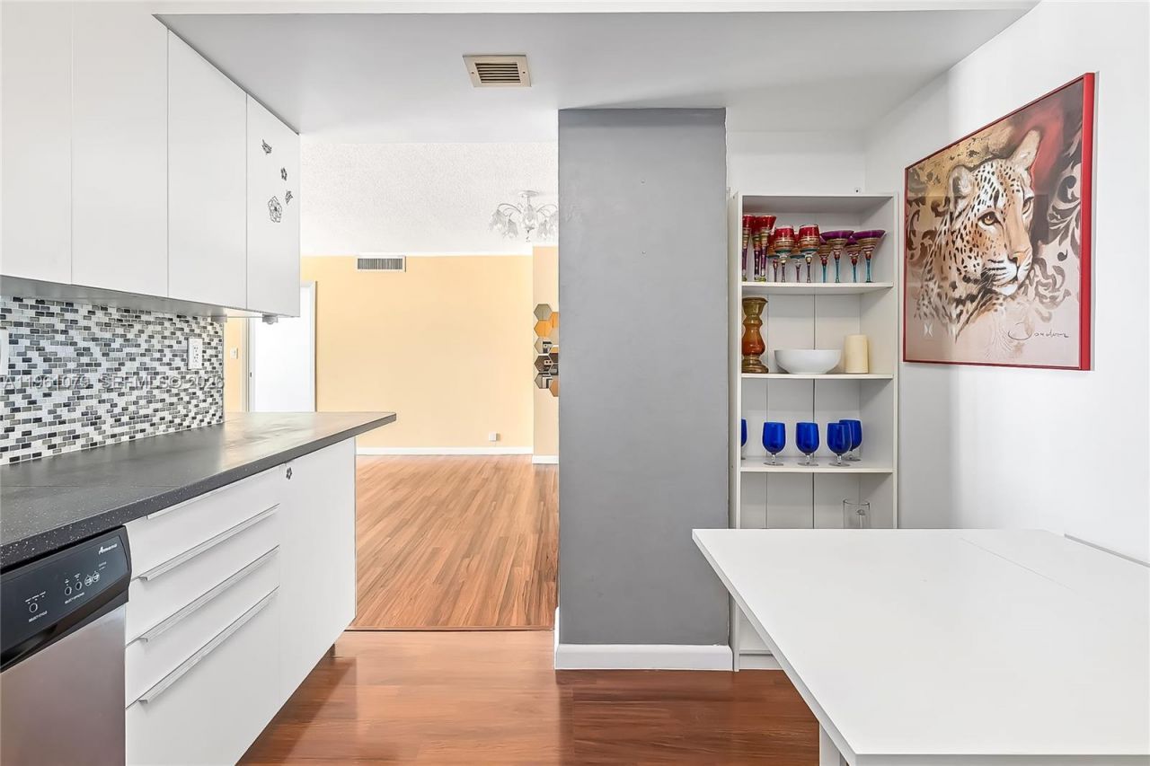 1833 S Ocean Dr, Unit 1407, Hallandale Beach, FL 33009 Photo