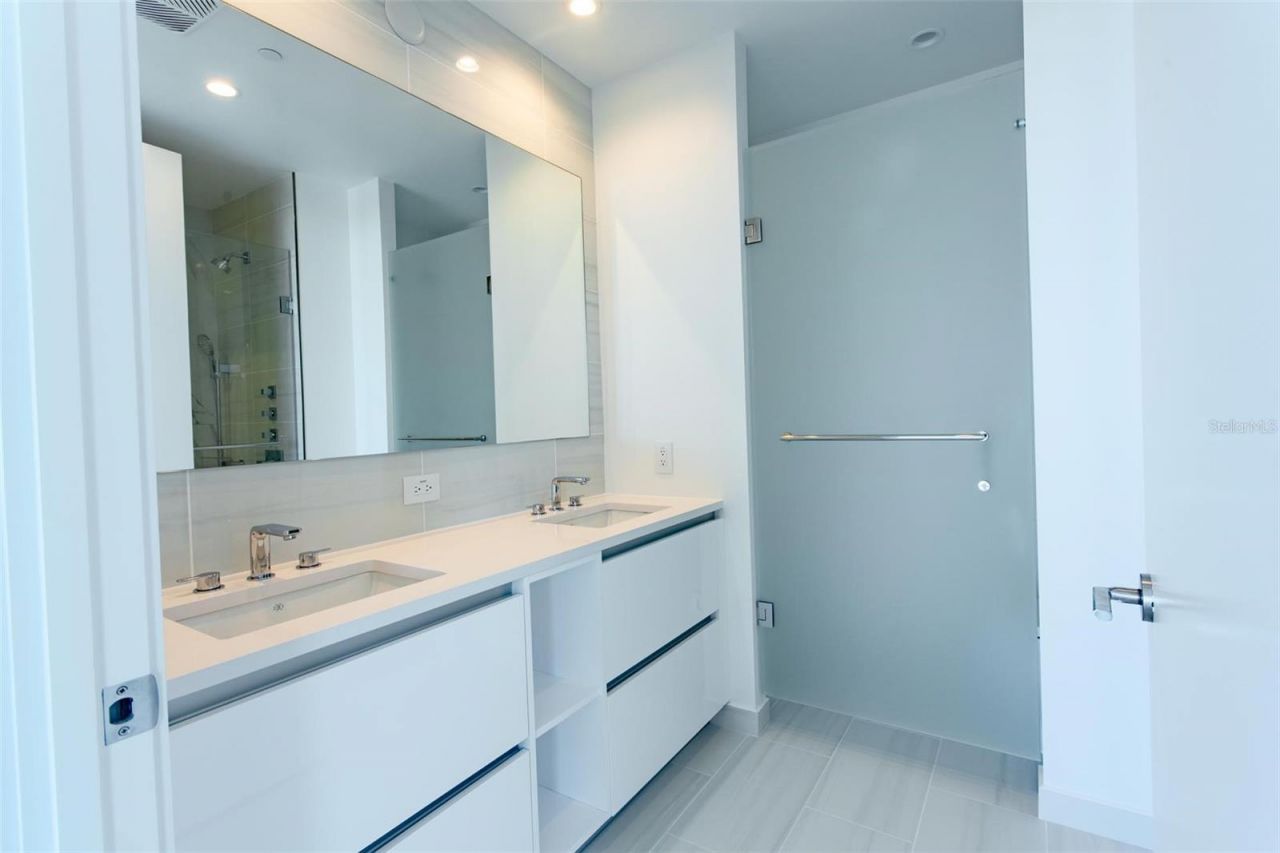 400 Central Avenue, Unit 1008, Saint Petersburg, FL 33701 Photo