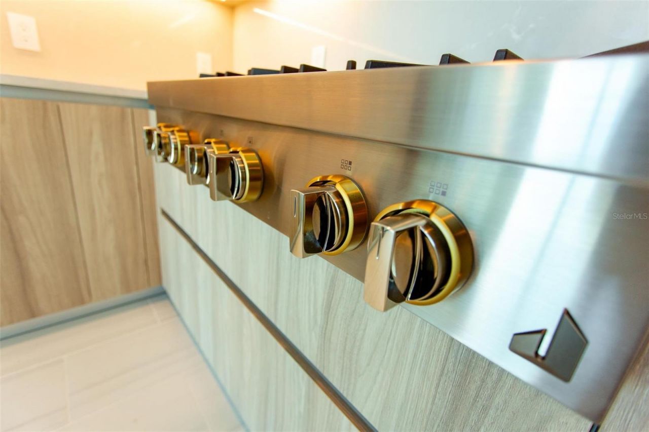 400 Central Avenue, Unit 1008, Saint Petersburg, FL 33701 Photo