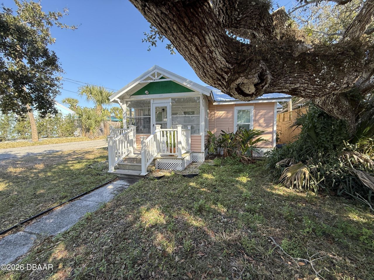 207 N Pine Street, New Smyrna Beach, FL 32169 Photo