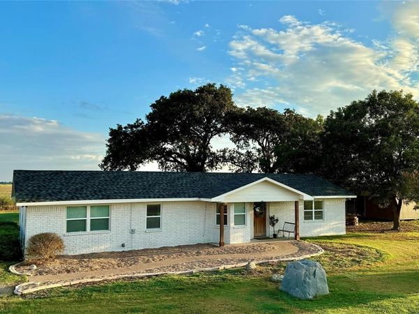 325 Grassy Way, Elm Mott, TX 76640