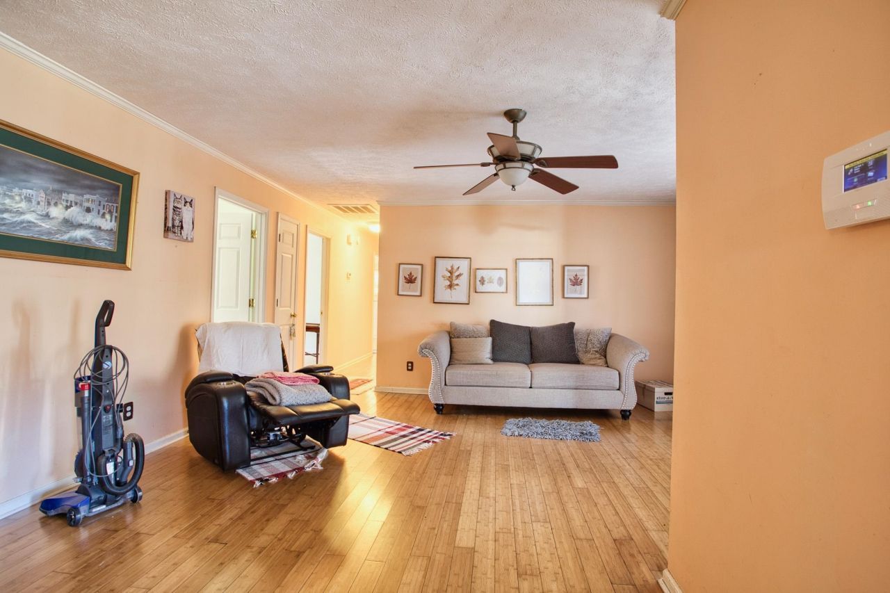 1016 Gravelley Gulley Circle Photo 12