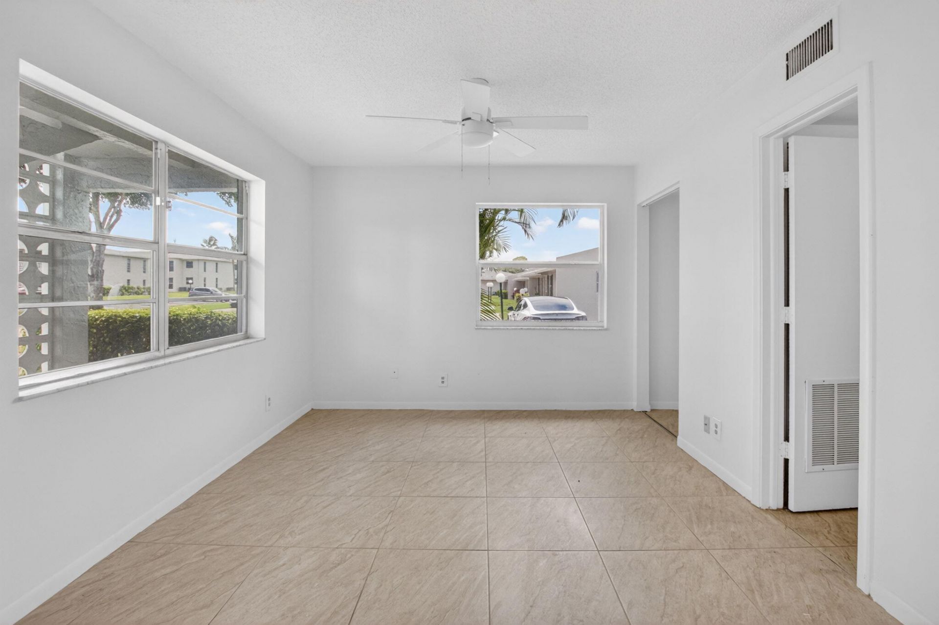 2401 Del Aire Boulevard, Unit 101, Delray Beach, FL 33445 Photo