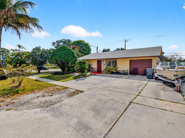 4875 Poseidon Place, Lake Worth, FL 33463