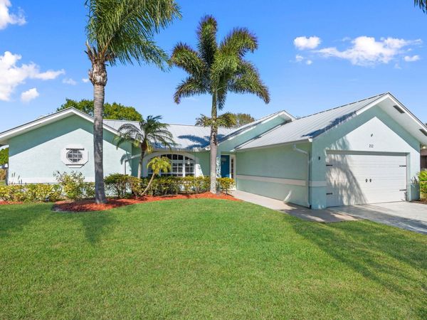 212 Deerwood Lane, Fort Pierce, FL 34947