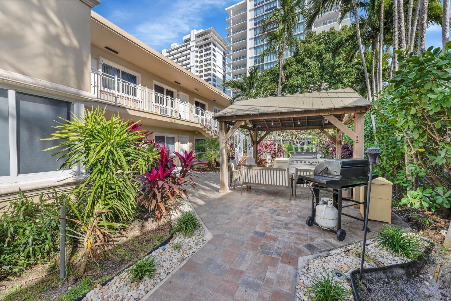 925 N Intracoastal Drive, Unit 2, Fort Lauderdale, FL 33304 Photo