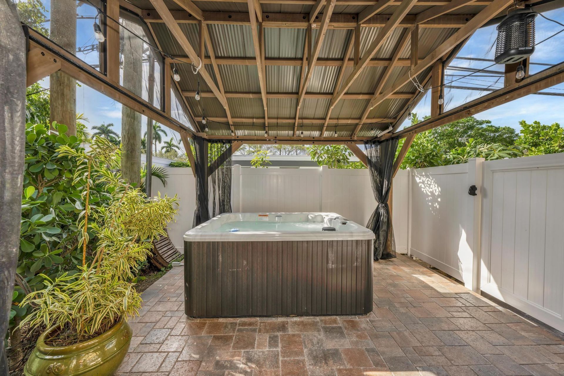 925 N Intracoastal Drive, Unit 2, Fort Lauderdale, FL 33304 Photo