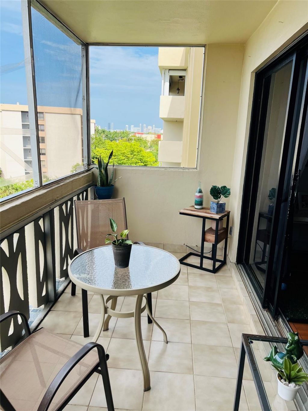 800 NE 195th Street, Unit 605, Miami, FL 33179 Photo