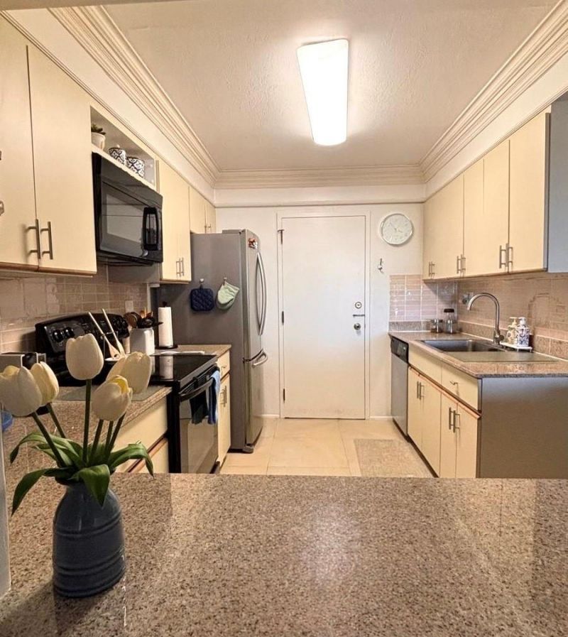 800 NE 195th Street, Unit 605, Miami, FL 33179 Photo