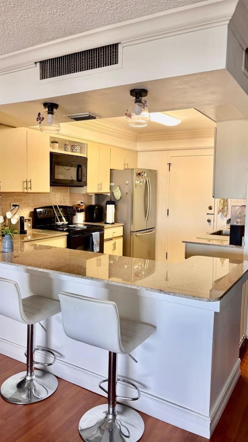 800 NE 195th Street, Unit 605, Miami, FL 33179 Photo