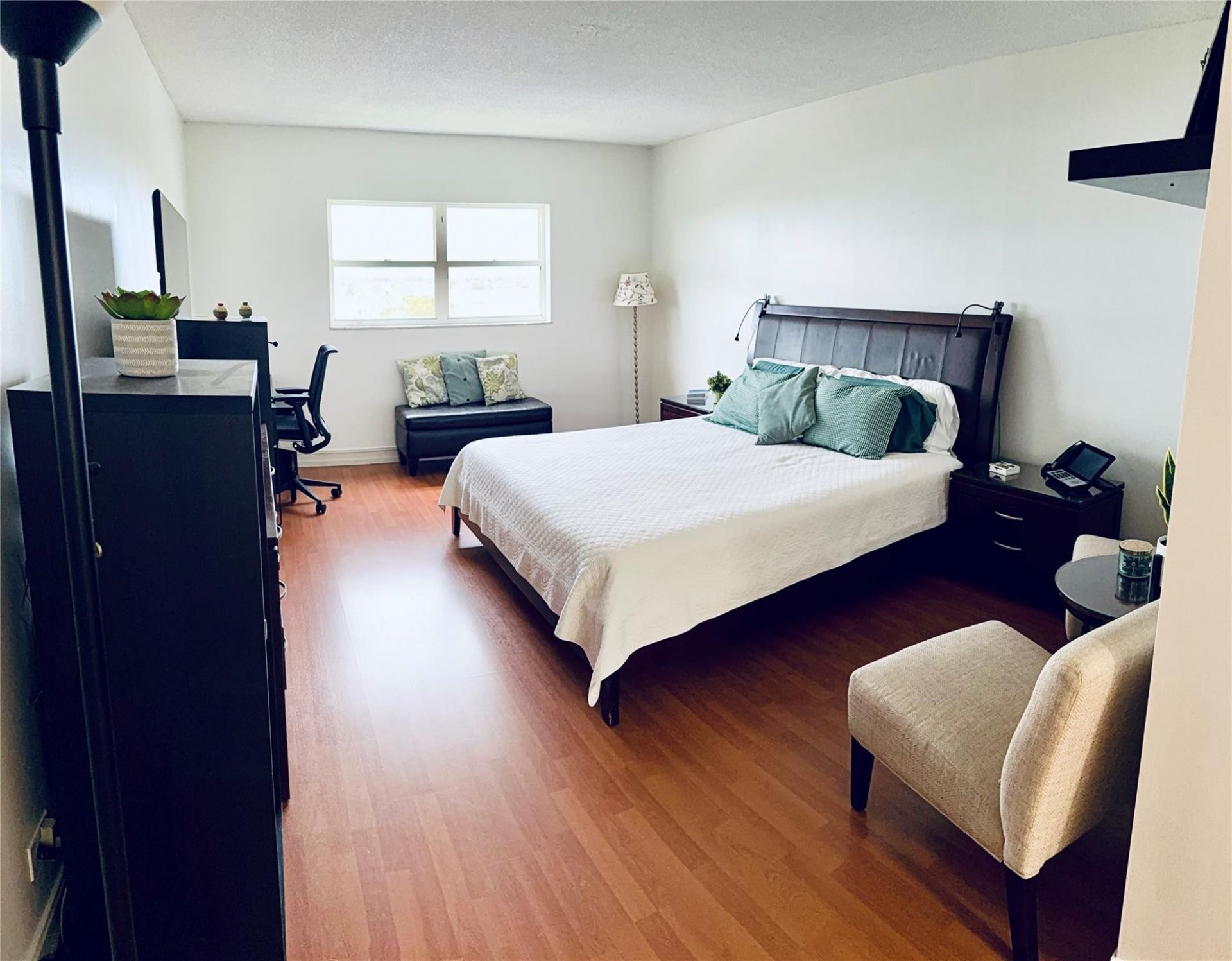 800 NE 195th Street, Unit 605, Miami, FL 33179 Photo