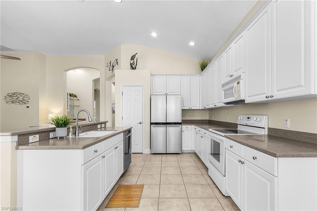 3811 Lakeview Isle Ct, Fort Myers, FL 33905 Photo