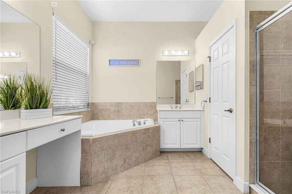3811 Lakeview Isle Ct, Fort Myers, FL 33905 Photo