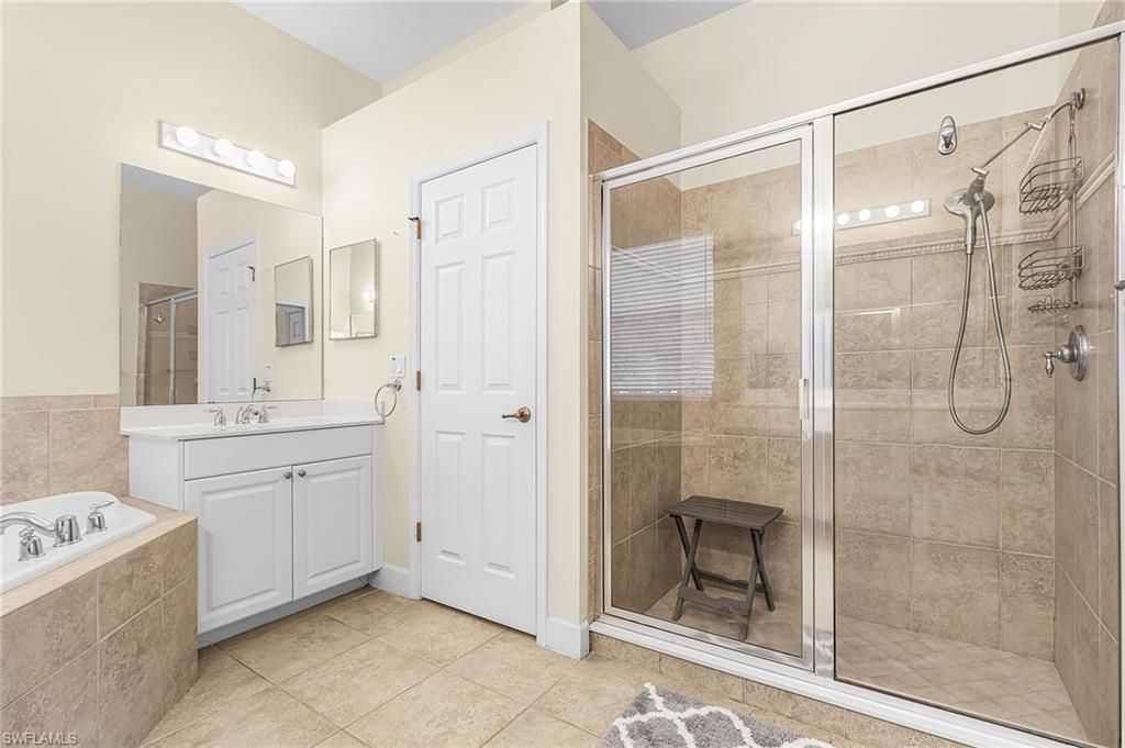 3811 Lakeview Isle Ct, Fort Myers, FL 33905 Photo