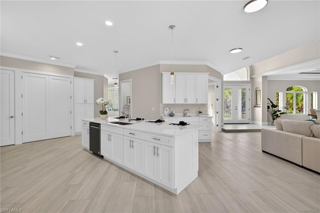 6461 Livingston Woods Ln, Naples, FL 34109 Photo