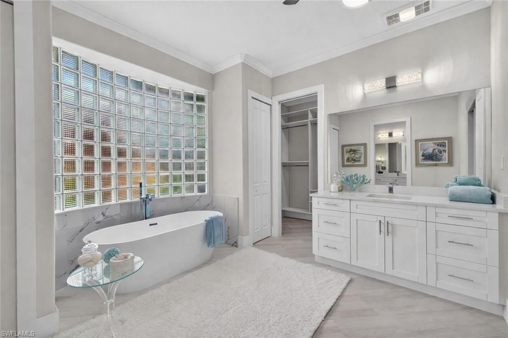 6461 Livingston Woods Ln, Naples, FL 34109 Photo