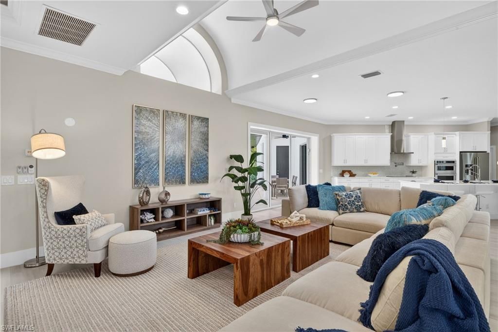 6461 Livingston Woods Ln, Naples, FL 34109 Photo
