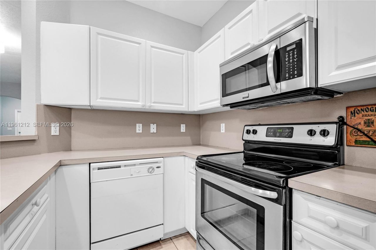 8526 NW 107th Psge, Unit 4-40, Doral, FL 33178 Photo