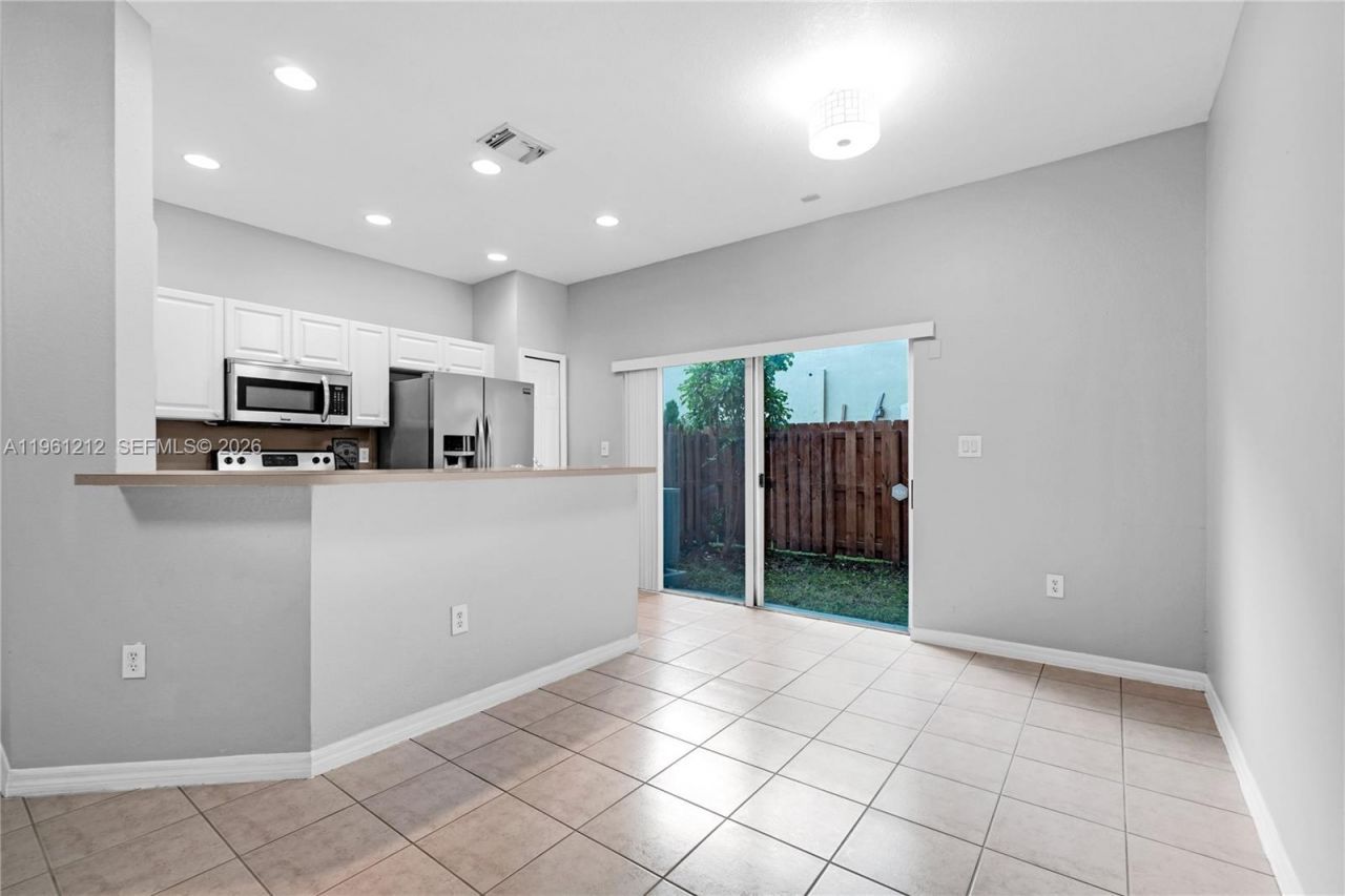 8526 NW 107th Psge, Unit 4-40, Doral, FL 33178 Photo