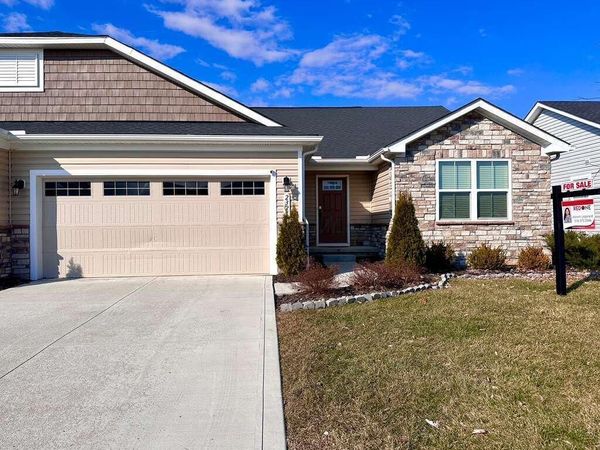 2321 Mcclouds Square, Marysville, OH 43040