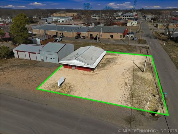 101 W Walnut Street , Stilwell, OK 74960