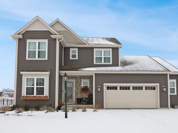 2826 Yahara Dr, Summit, WI 53066