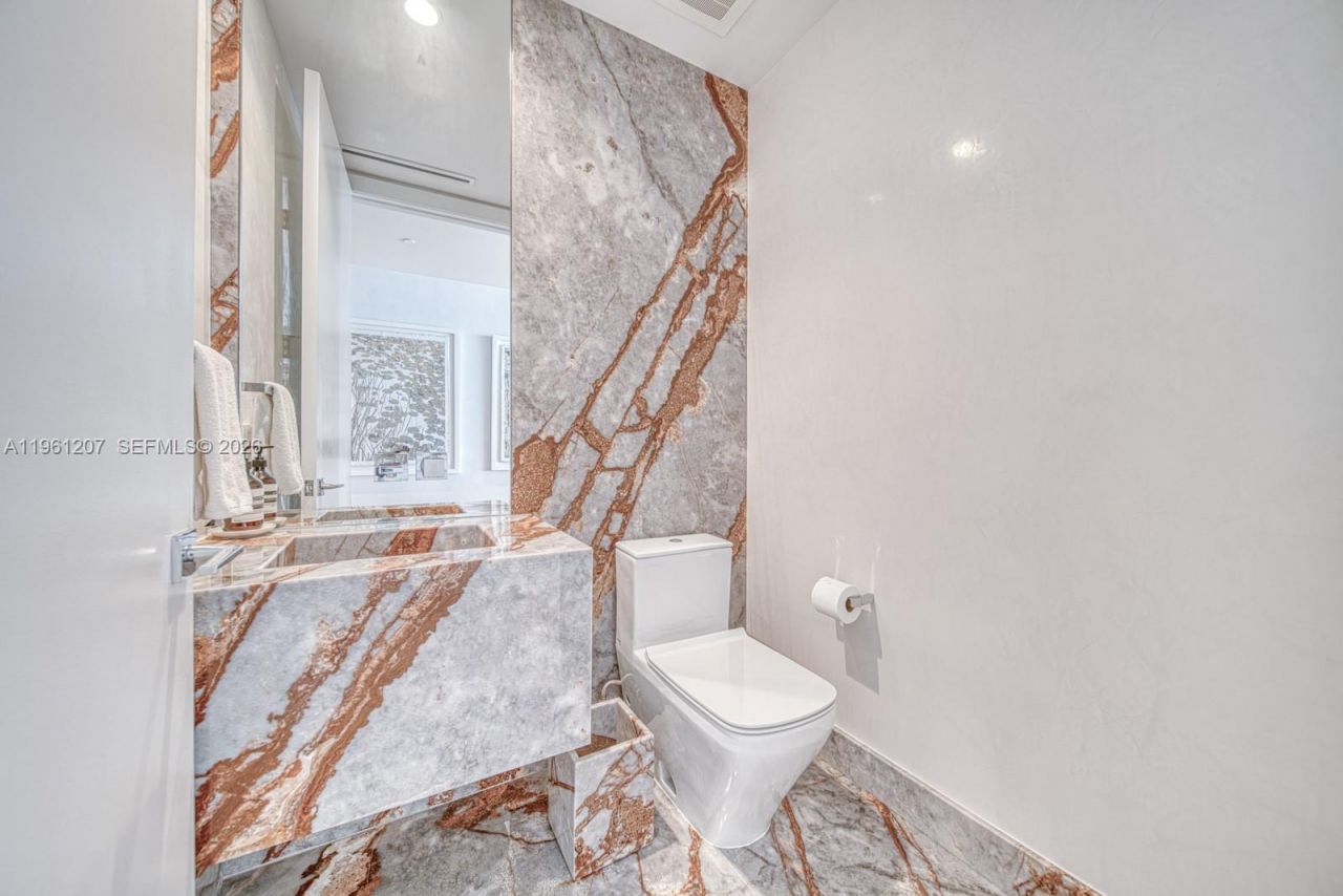 5775 Collins Ave, Unit 703, Miami Beach, FL 33140 Photo