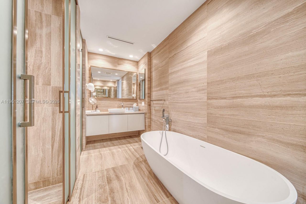 5775 Collins Ave, Unit 703, Miami Beach, FL 33140 Photo