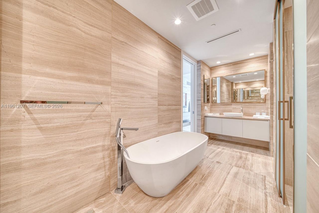 5775 Collins Ave, Unit 703, Miami Beach, FL 33140 Photo