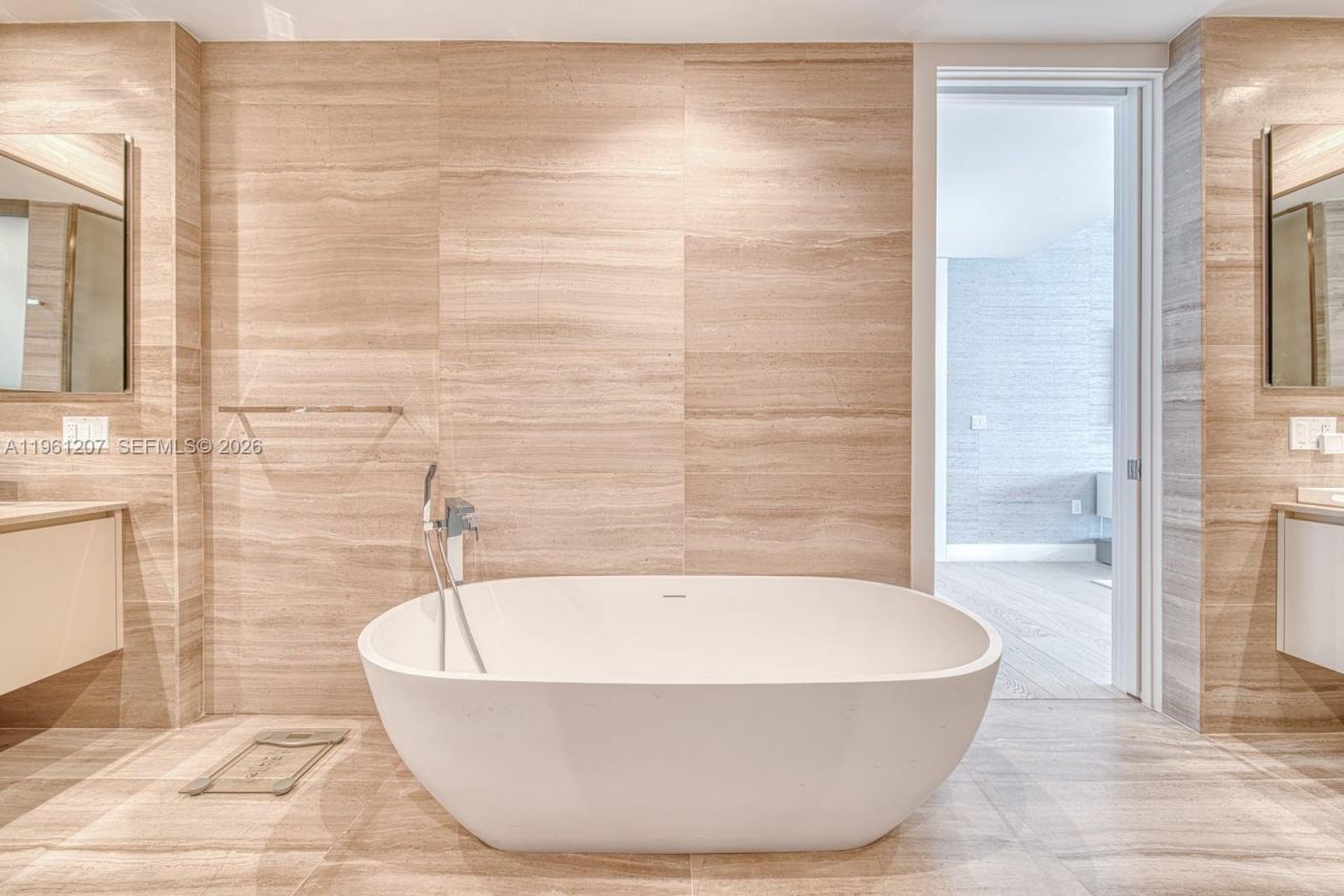 5775 Collins Ave, Unit 703, Miami Beach, FL 33140 Photo