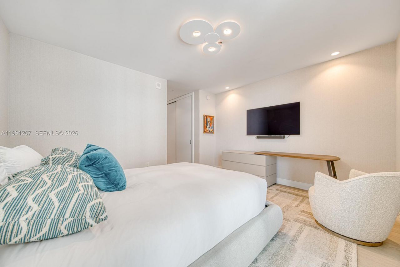 5775 Collins Ave, Unit 703, Miami Beach, FL 33140 Photo