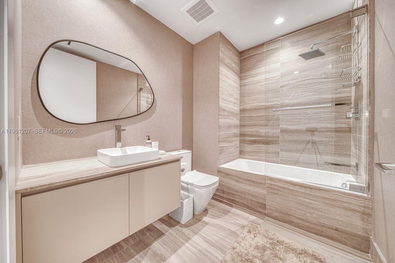 5775 Collins Ave, Unit 703, Miami Beach, FL 33140 Photo