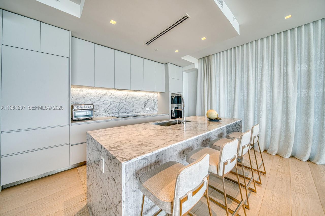 5775 Collins Ave, Unit 703, Miami Beach, FL 33140 Photo