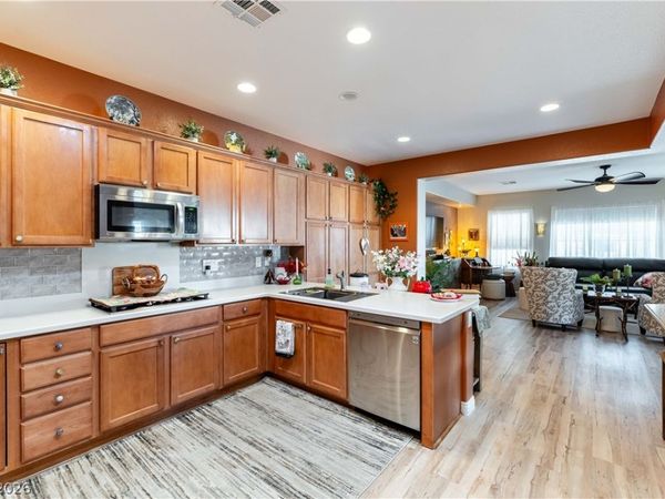 7324 Royal Melbourne Drive , Las Vegas, NV 89131