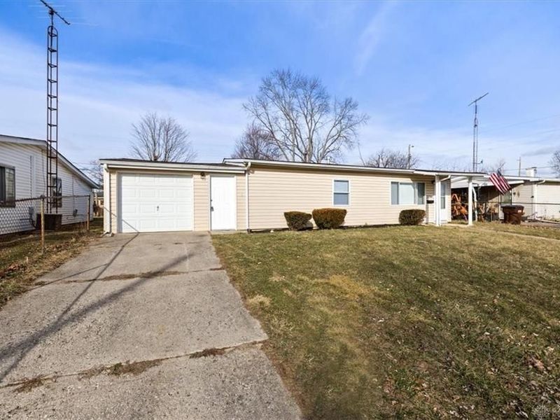 227 Fenwick Drive, New Carlisle, OH 45344 Photo 2