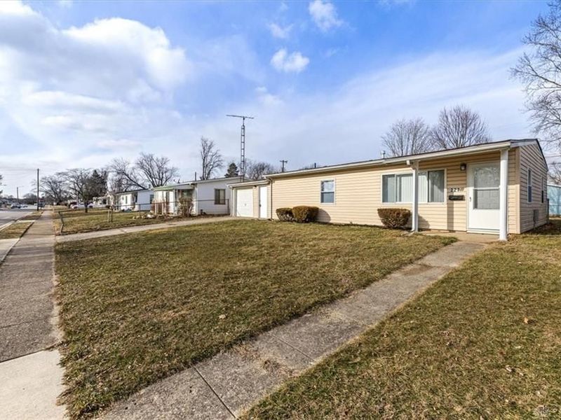 227 Fenwick Drive, New Carlisle, OH 45344 Photo 4