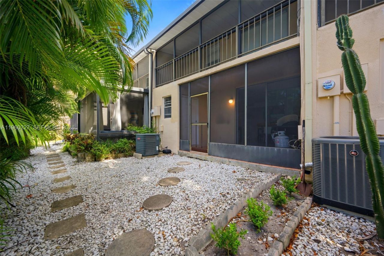 1951 Atlantic Shores Blvd , Unit 23, Hallandale Beach, FL 33009 Photo