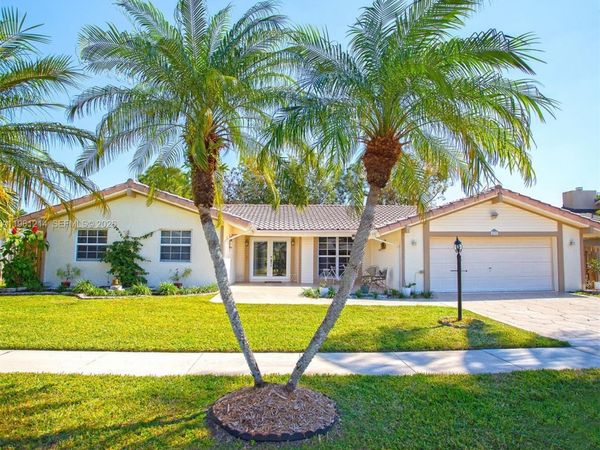 570 Royal Poinciana Ct, Weston, FL 33326