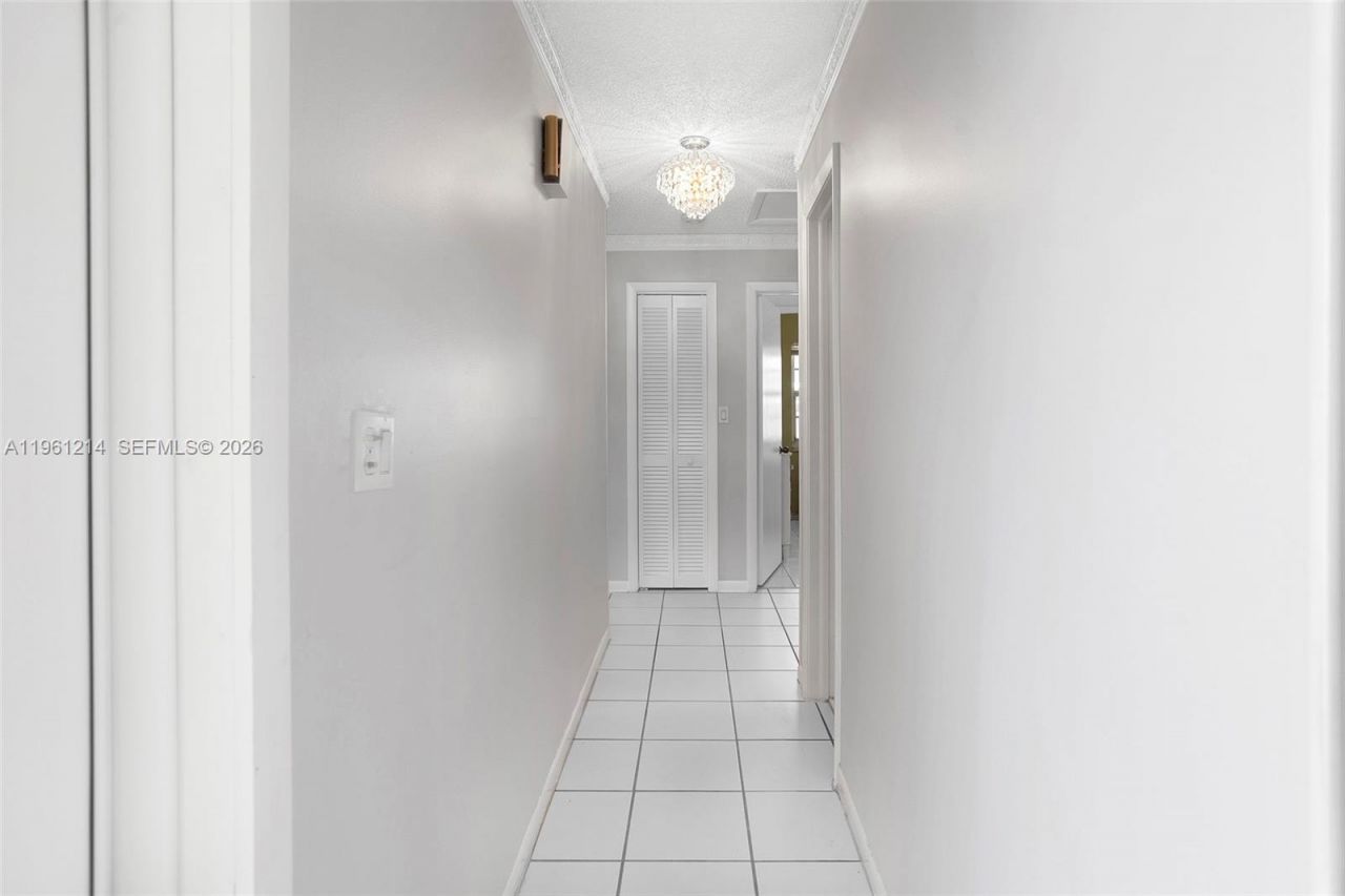 570 Royal Poinciana Ct, Weston, FL 33326 Photo