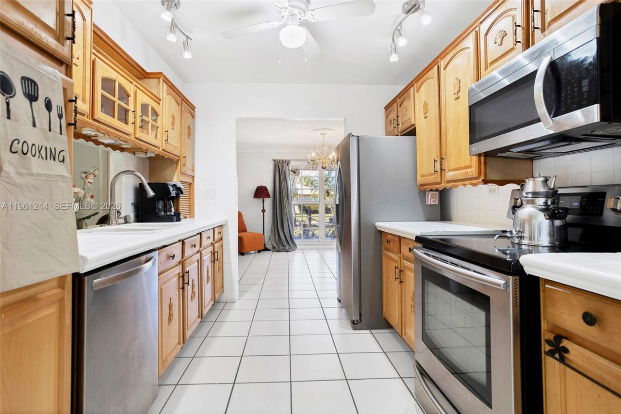 570 Royal Poinciana Ct, Weston, FL 33326 Photo