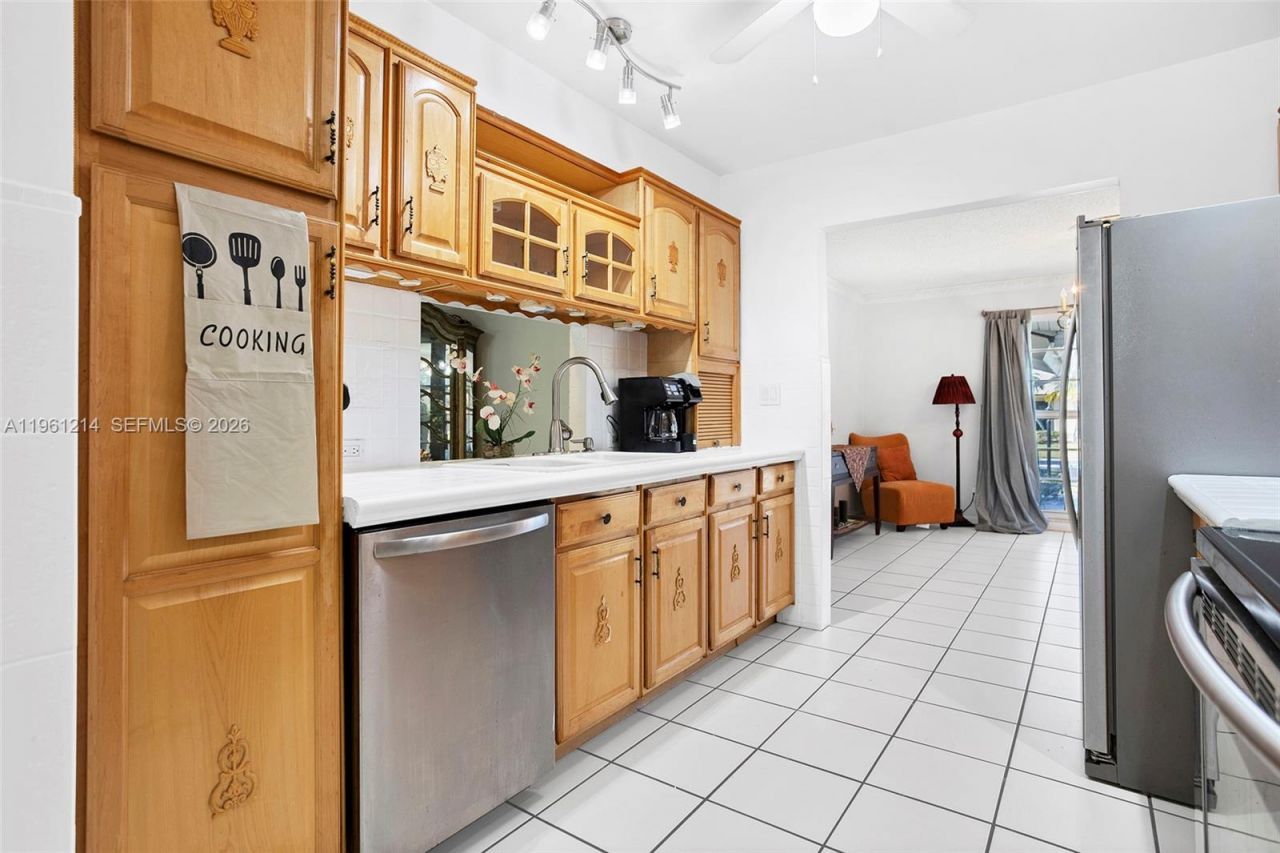 570 Royal Poinciana Ct, Weston, FL 33326 Photo