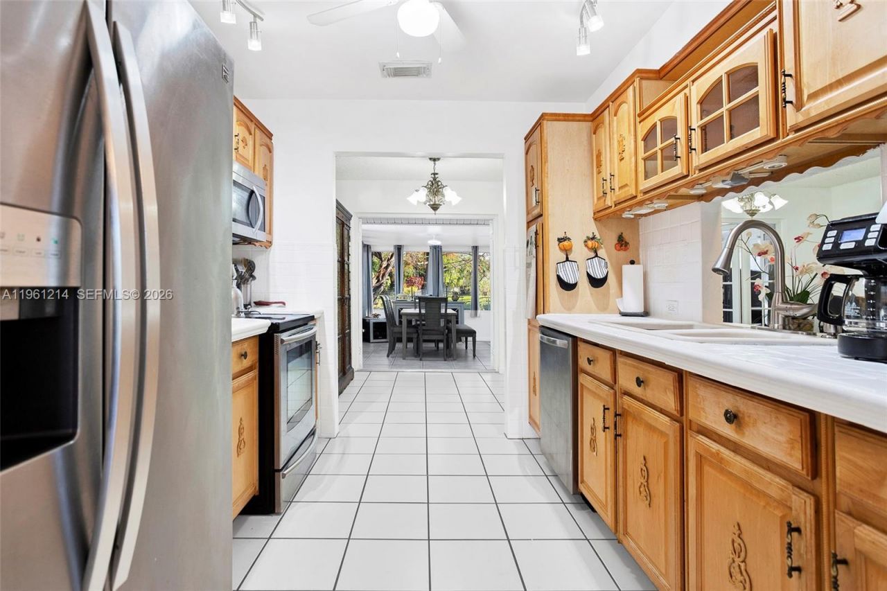 570 Royal Poinciana Ct, Weston, FL 33326 Photo