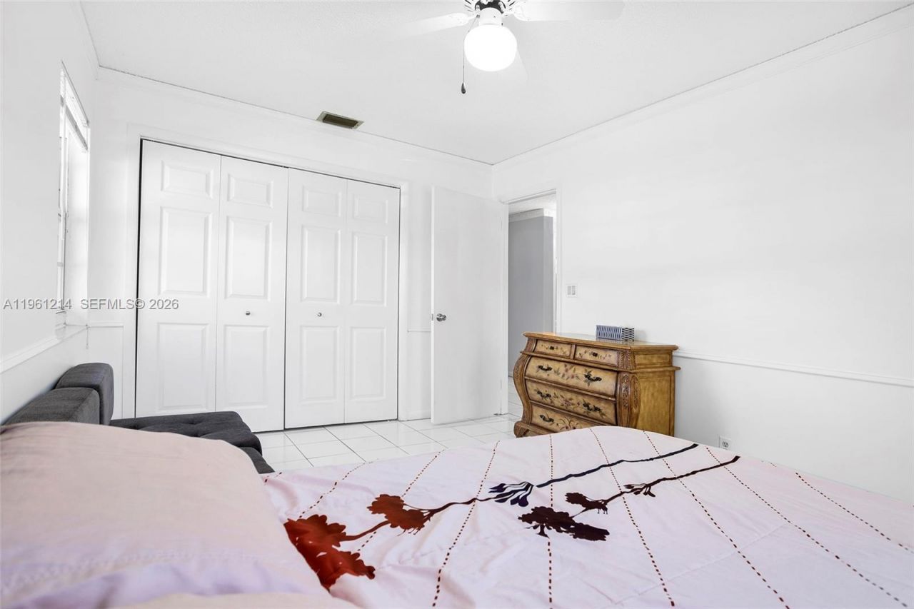 570 Royal Poinciana Ct, Weston, FL 33326 Photo