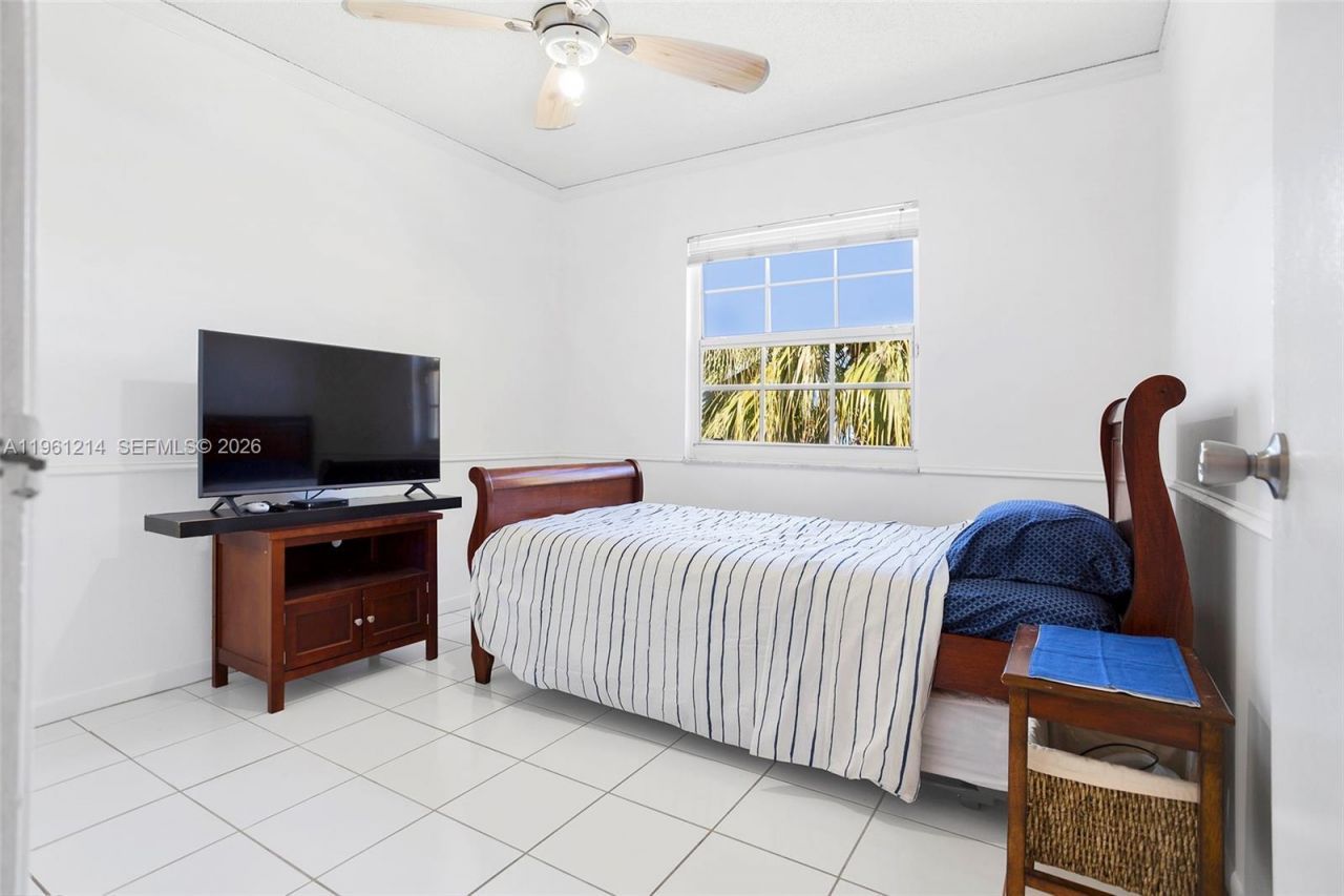 570 Royal Poinciana Ct, Weston, FL 33326 Photo